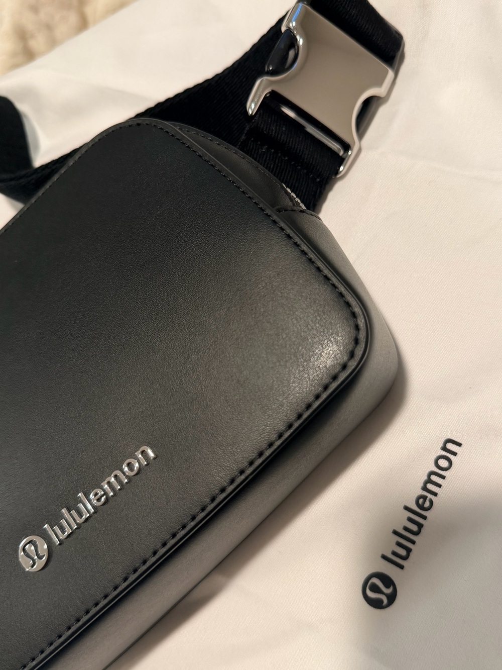 NWOT Lululemon Everywhere Belt Bag 1L Leather Alternative - Black/Silver - Picture 10 of 13